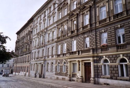 Fotografie domů v Benátské ulici v Praze