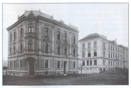 Přetisk historické fotografie domu v Předlicích